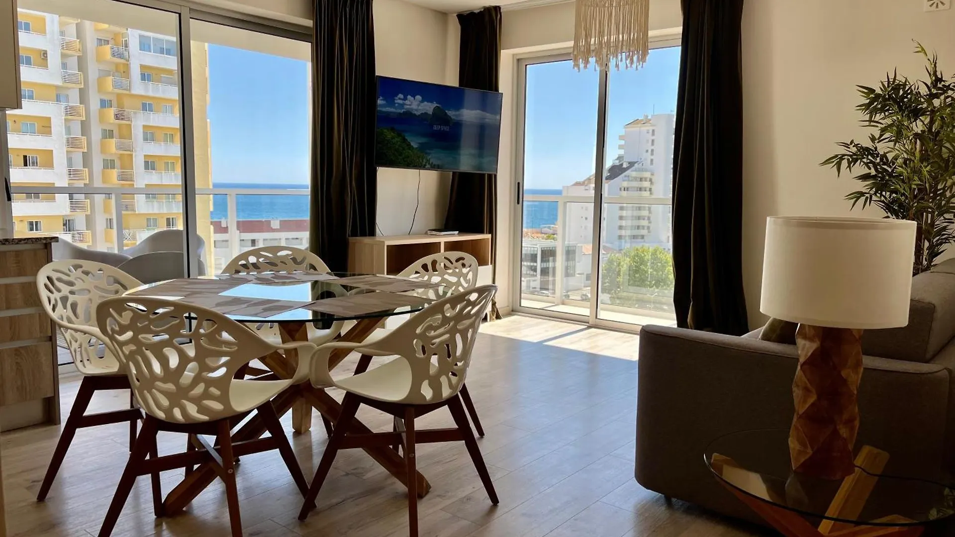 Mcrame Design Apt Sea View, Beachfront, Swimming Pool, 2Bdr, 2Bar, 6 Pax, Praia Da Rocha Portimao 0*,  Portugal