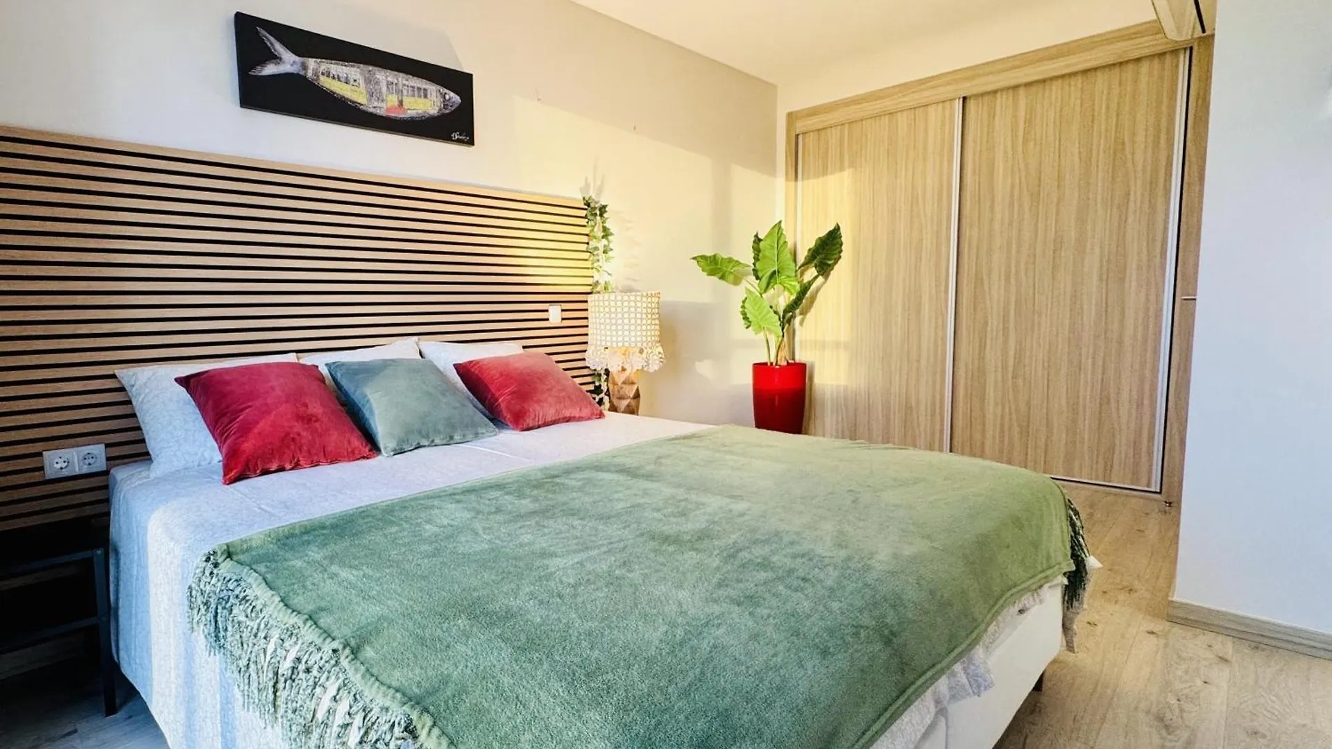 Mcrame Design Apt Sea View, Beachfront, Swimming Pool, 2Bdr, 2Bar, 6 Pax, Praia Da Rocha Portimao